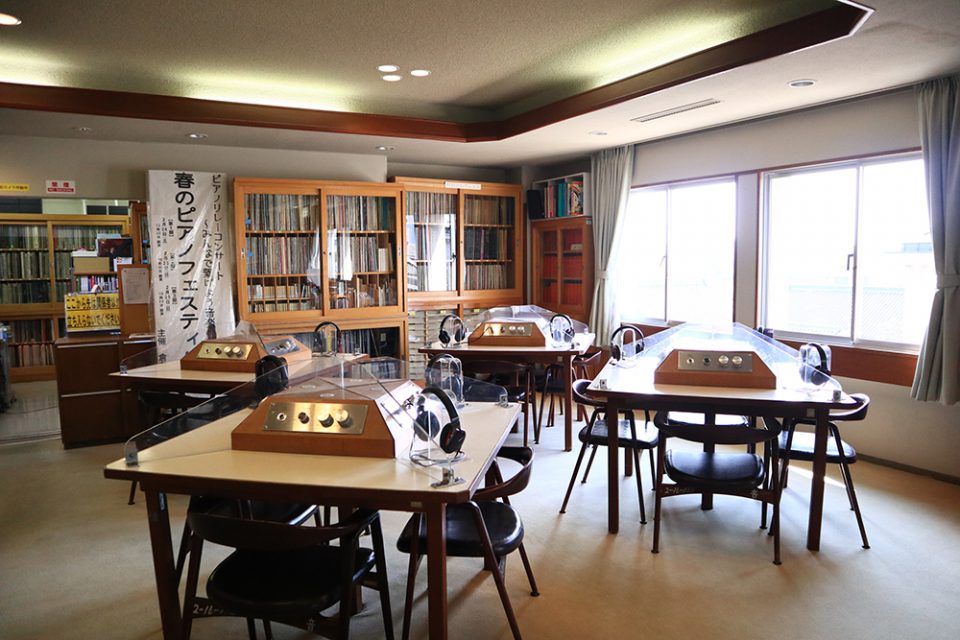 倉敷公民館の『音楽図書室』